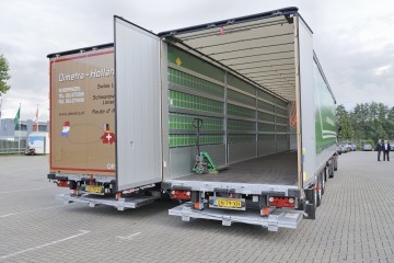 Bouwheer levert lichte Schmitz trailers aan Dimetra