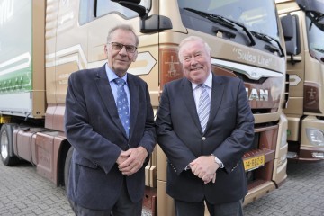 Bouwheer levert lichte Schmitz trailers aan Dimetra