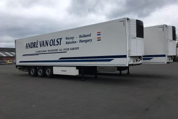 Twee Krone polyester-steel trailers voor André van Olst 