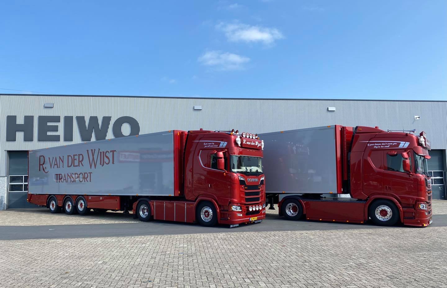 Twee Heiwo trailers voor Van der Wijst