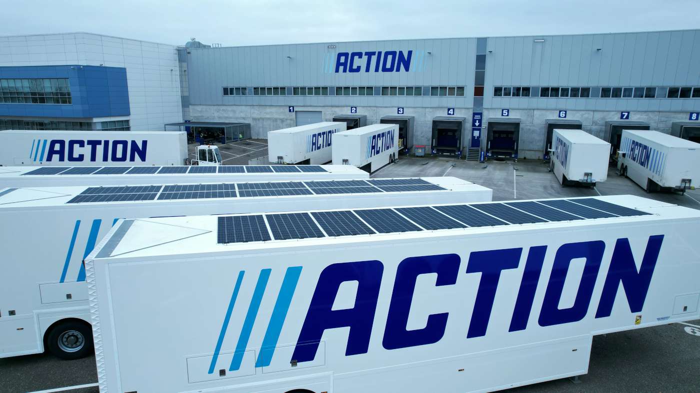 Zonnepanelen op Action trailers voor minder CO2 uitstoot