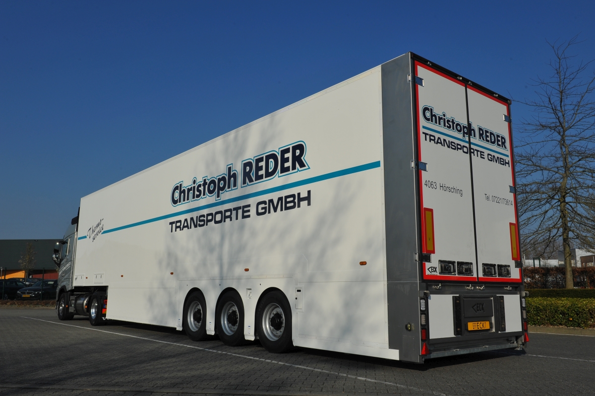 Christoph Reder rijdt met Twin Deck trailer met verstelbare laadvloer