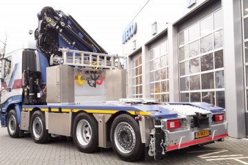 CCH bouwt HMF 8520 op Iveco 8x4