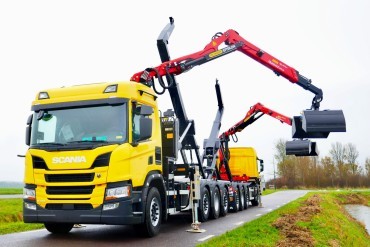 Scania's met haakarm en autolaadkraan voor Gem. Súdwest-Fryslân