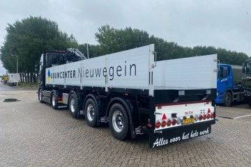 Pacton/Kennis kraantrailer voor Bouwcentrum Nieuwegein