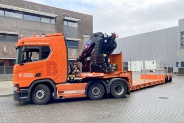 Broshuis dieplader met kraan voor Bosch Hedel BV