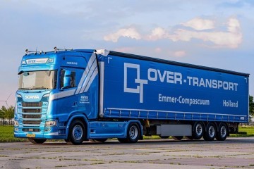 Zes Schmitz Cargobull trailers voor Over Transport