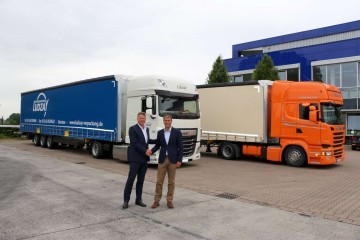 Eerste Schmitz Cargobull 14,90 meter trailers afgeleverd