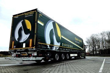30 Krone trailers voor Sluyter Logistics Groep