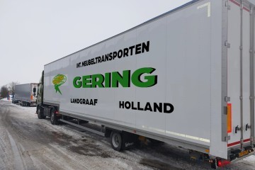 Drie Talson Furniture Stepdeck trailers voor Gering