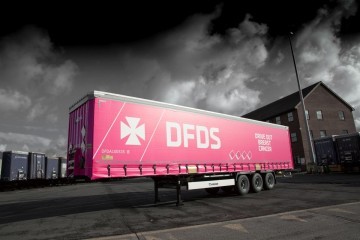 Krone levert DFDS duizend blauwe trailers, en één roze