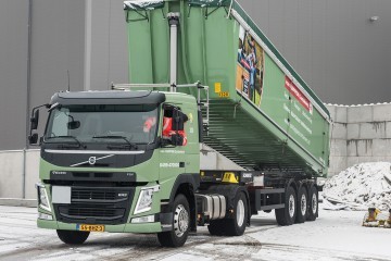 Trekker-kipperoplegger van amper 12 ton voor Van Happen