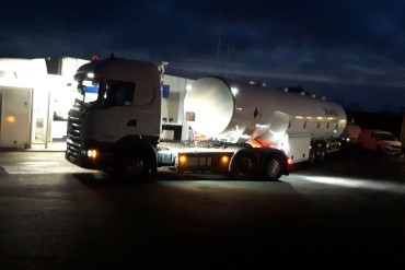 Grote brandstoftrailer op proef in Zweden
