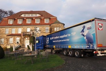 Schmitz levert 20.000e trailer aan TIP
