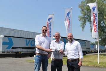 Vorex eerste met Powercurtain trailers van Schmitz Cargobull