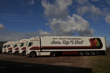Tiende nieuwe Schmitz Cargobull koeltrailer voor Jac. op 't Hof