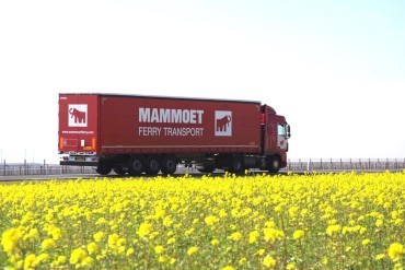 Negentig Krone huckepack trailers voor Mammoet Ferry via TIP