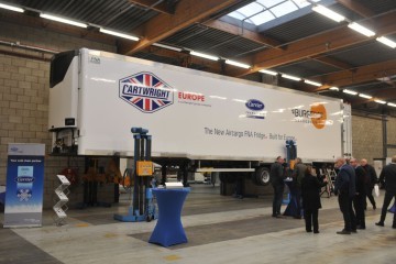 Burgers Carrosserie importeur van Cartwright luchtvrachttrailers