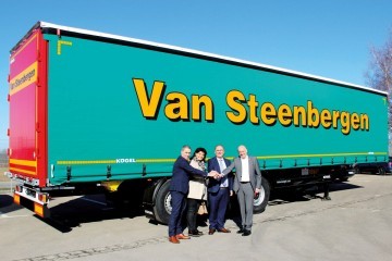 Honderd Kögel trailers voor Van Steenbergen