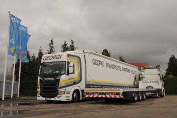 Van Eck levert twee veelzijdige aircargo trailers aan Georgi