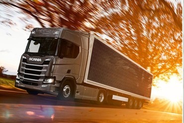 Scania test trailer met zonnepanelen