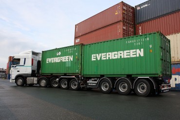 17 Nieuwe D-TEC containerchassis voor Van der Most