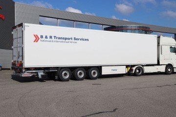 Wezenberg levert polyester koeltrailer aan B&R Transport