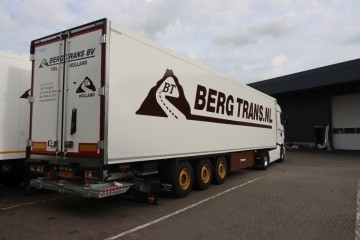 Nieuwe, drie-assige Krone polyester multitemp trailer voor Bergtrans